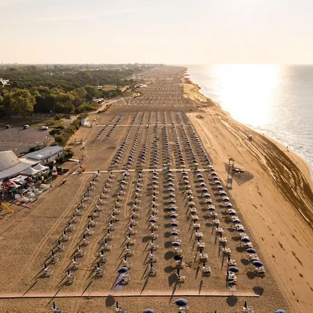 Village With Swimming Pool Διαμέρισμα *