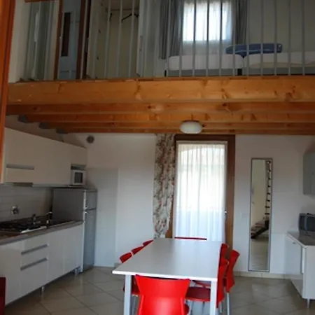 Village With Swimming Pool Апартаменти