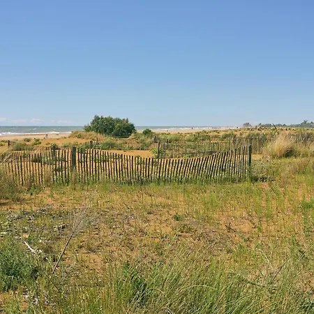 Апартаменти Village With Swimming Pool Бібіоне