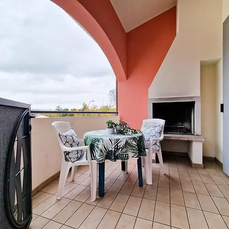 Apartment Village With Swimming Pool *