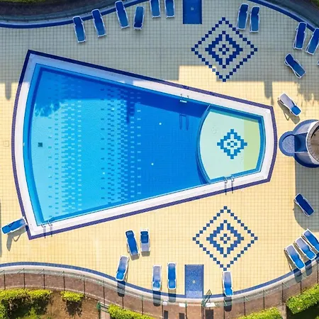 Apartment Village With Swimming Pool *